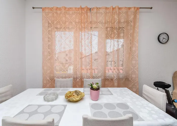 아파트 Tabak 트로기르